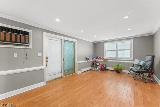 9 Chalen Ct, Pompton Lakes Boro, NJ 07442