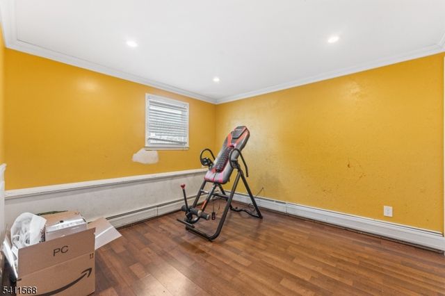 9 Chalen Ct, Pompton Lakes Boro, NJ 07442