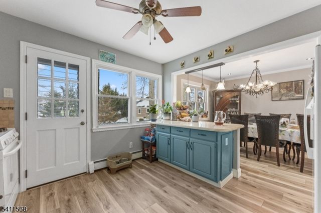 9 Chalen Ct, Pompton Lakes Boro, NJ 07442