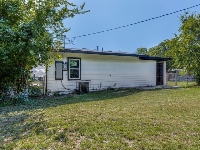 3509 S Hughes Avenue, Fort Worth, TX 76119