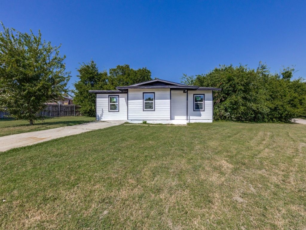 3509 S Hughes Avenue, Fort Worth, TX 76119