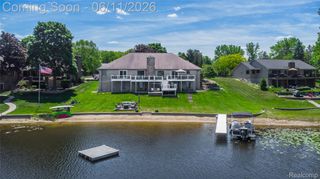 1154 Lake Valley Drive, Fenton Charter Township, MI 48430
