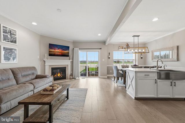 3 GLACIER DR, Berlin, NJ 08009