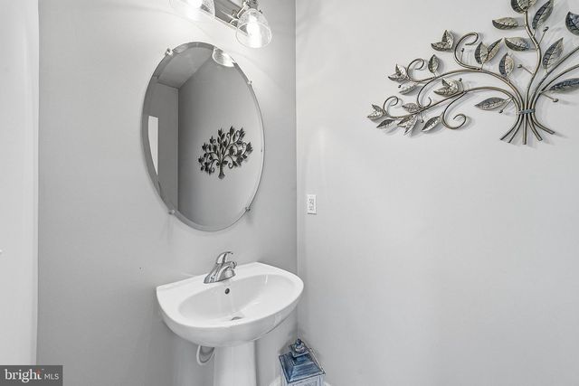 3 GLACIER DR, Berlin, NJ 08009