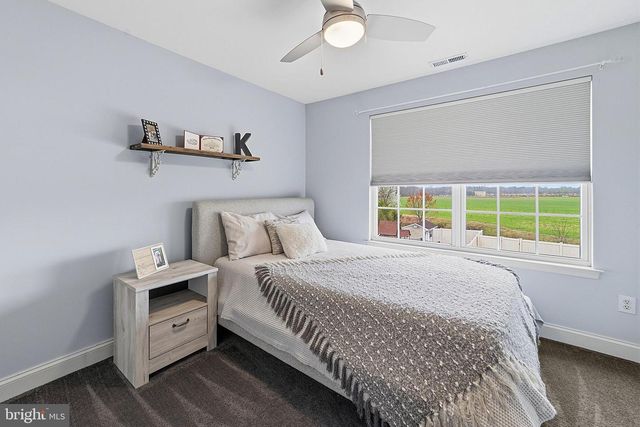 3 GLACIER DR, Berlin, NJ 08009