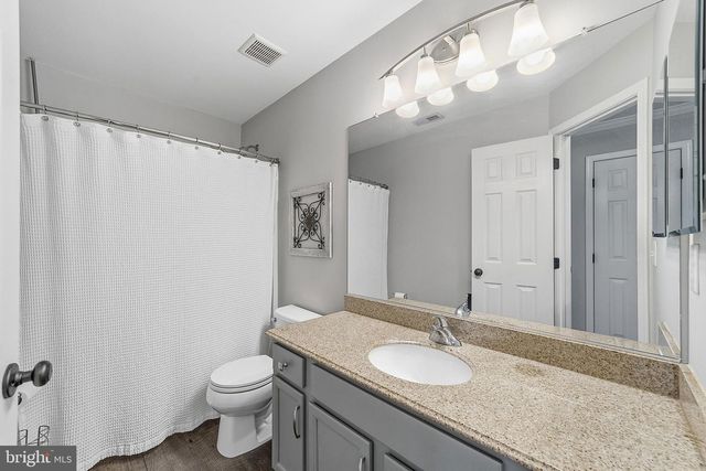 3 GLACIER DR, Berlin, NJ 08009