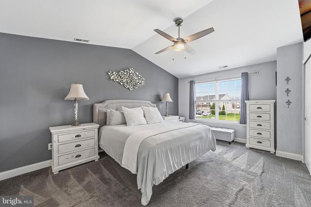 3 GLACIER DR, Berlin, NJ 08009