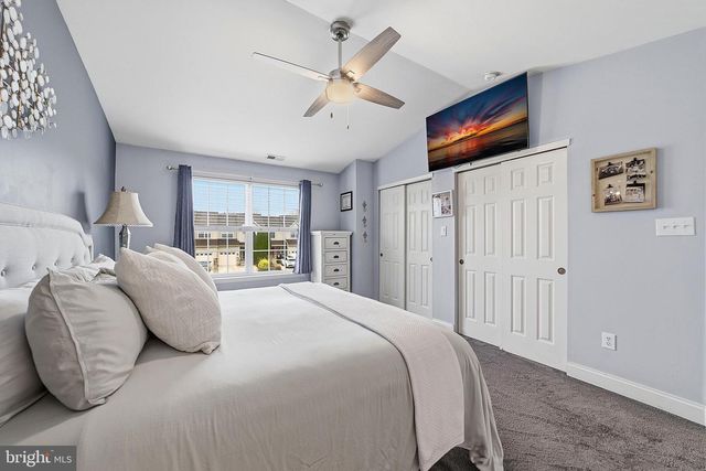 3 GLACIER DR, Berlin, NJ 08009