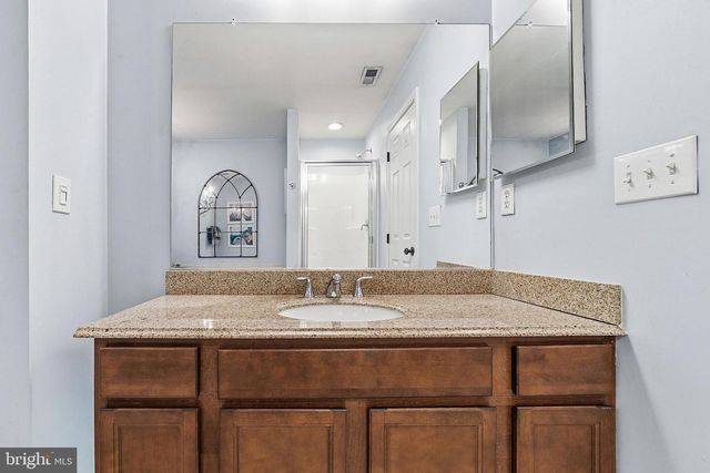 3 GLACIER DR, Berlin, NJ 08009