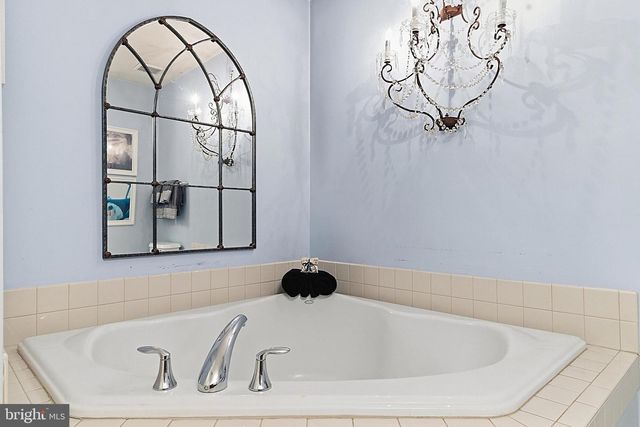 3 GLACIER DR, Berlin, NJ 08009