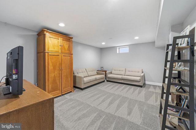 3 GLACIER DR, Berlin, NJ 08009