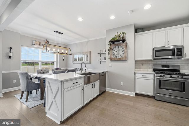 3 GLACIER DR, Berlin, NJ 08009