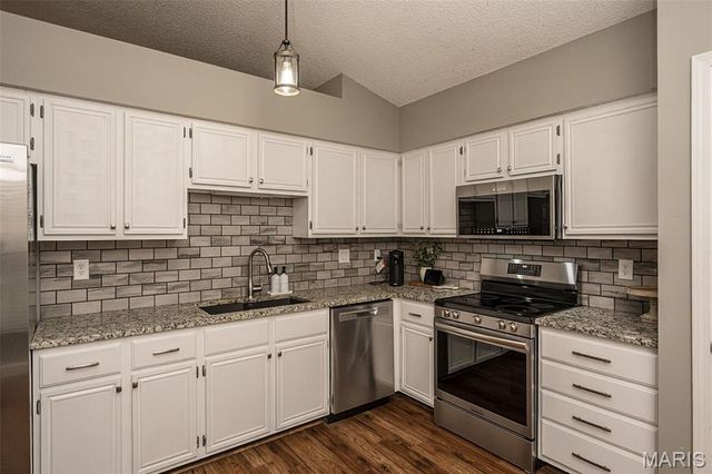 512 Brookneal Drive, St Charles, MO 63304