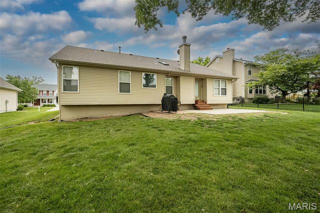 512 Brookneal Drive, St Charles, MO 63304