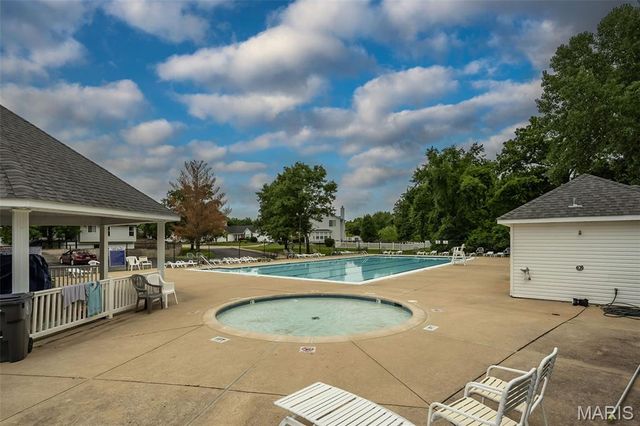 512 Brookneal Drive, St Charles, MO 63304
