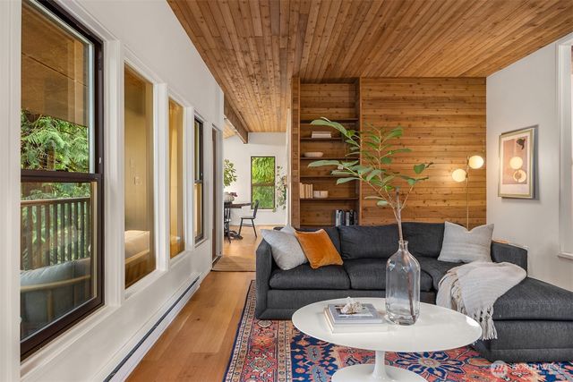 8240 NE Baker Hill Road, Bainbridge Island, WA 98110