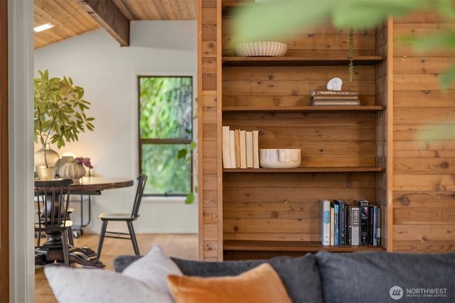 8240 NE Baker Hill Road, Bainbridge Island, WA 98110