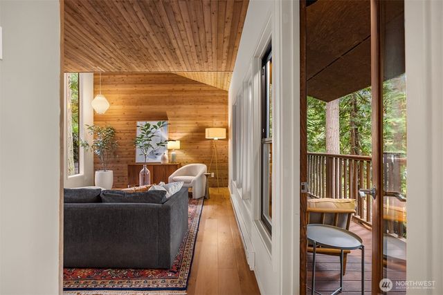 8240 NE Baker Hill Road, Bainbridge Island, WA 98110