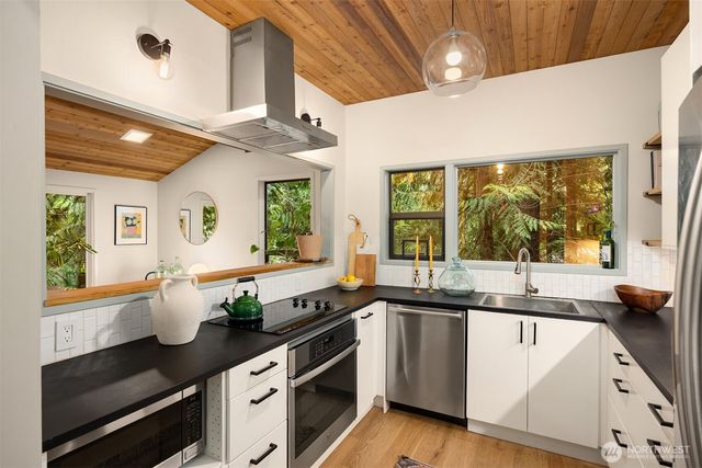 8240 NE Baker Hill Road, Bainbridge Island, WA 98110