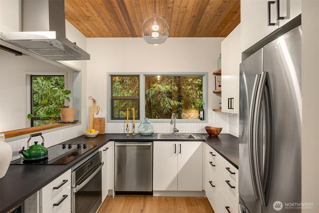 8240 NE Baker Hill Road, Bainbridge Island, WA 98110