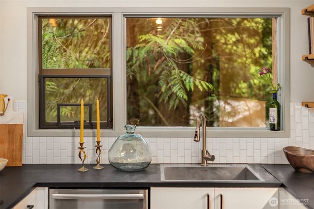 8240 NE Baker Hill Road, Bainbridge Island, WA 98110