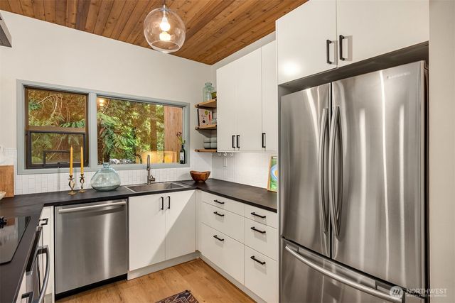 8240 NE Baker Hill Road, Bainbridge Island, WA 98110