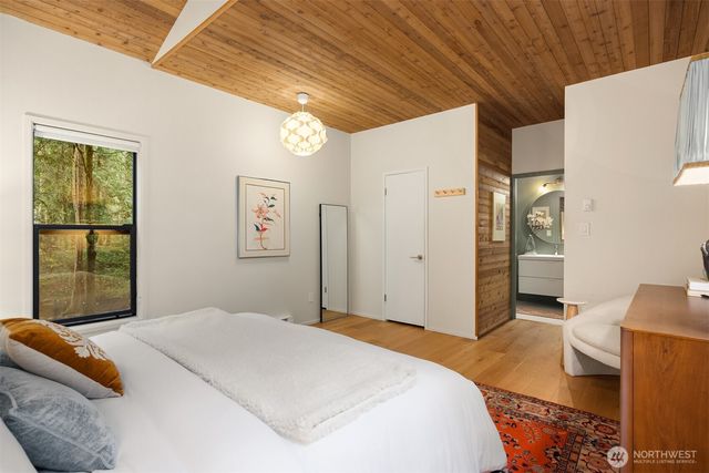 8240 NE Baker Hill Road, Bainbridge Island, WA 98110