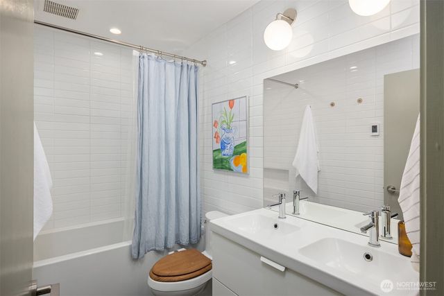 8240 NE Baker Hill Road, Bainbridge Island, WA 98110