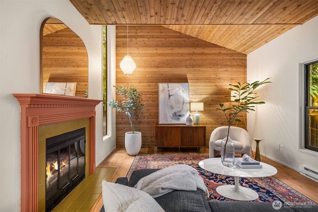 8240 NE Baker Hill Road, Bainbridge Island, WA 98110