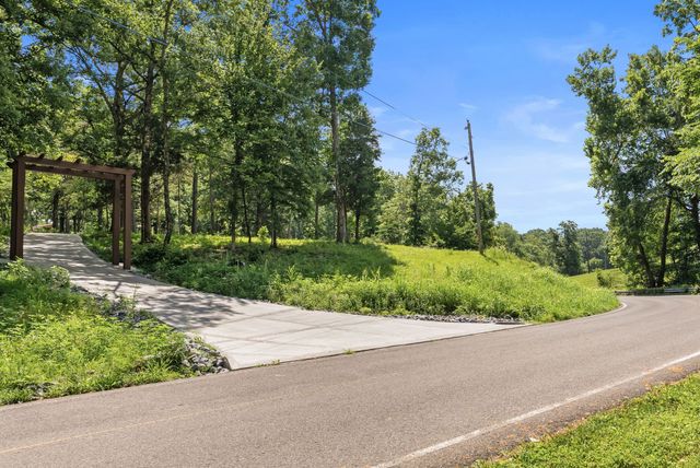 7362 Walker Rd, Fairview, TN 37062