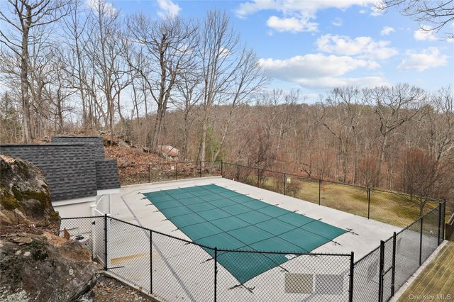10 Guilford Circle, Goldens Bridge, NY 10526