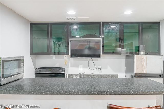 45149 Bartlett Drive, Novi, MI 48377