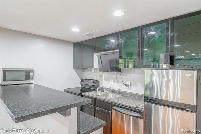 45149 Bartlett Drive, Novi, MI 48377