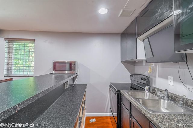 45149 Bartlett Drive, Novi, MI 48377