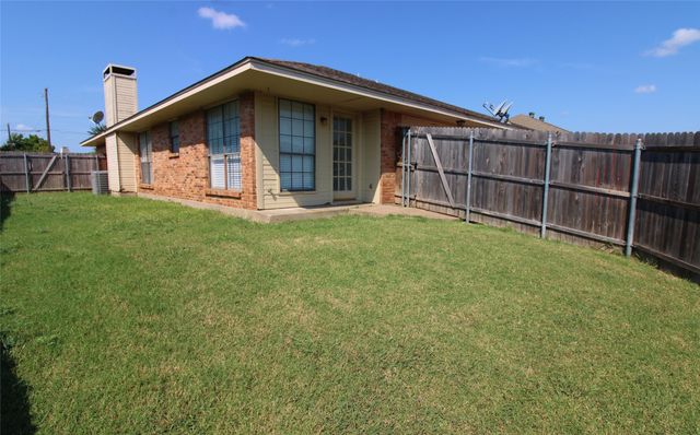 1234 Mockingbird Lane, Desoto, TX 75115