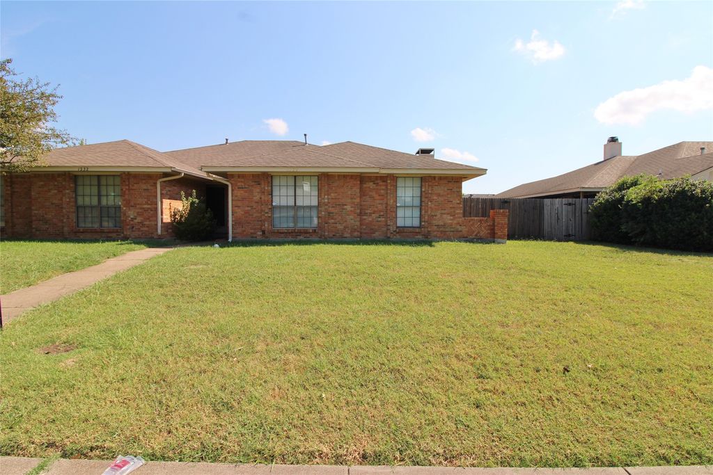 1234 Mockingbird Lane, Desoto, TX 75115