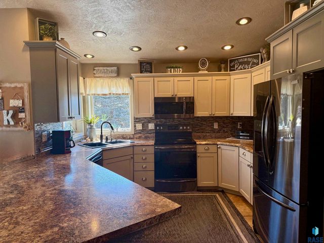 1516 Deerfield Ln Lane, Mitchell, SD 57301