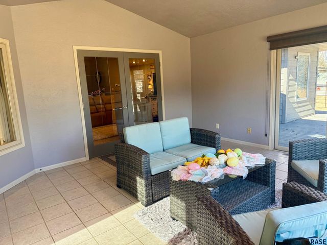 1516 Deerfield Ln Lane, Mitchell, SD 57301