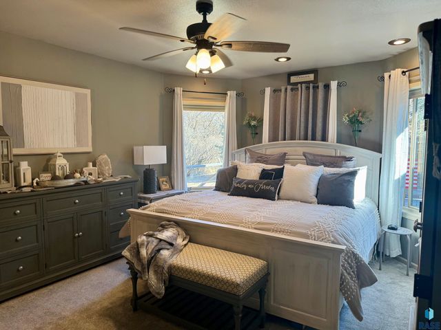 1516 Deerfield Ln Lane, Mitchell, SD 57301