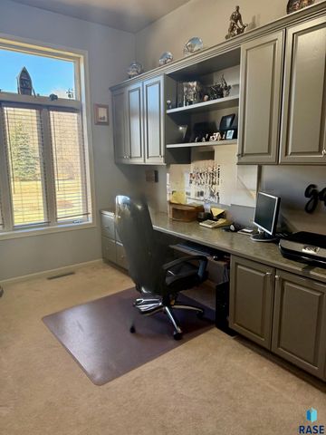 1516 Deerfield Ln Lane, Mitchell, SD 57301