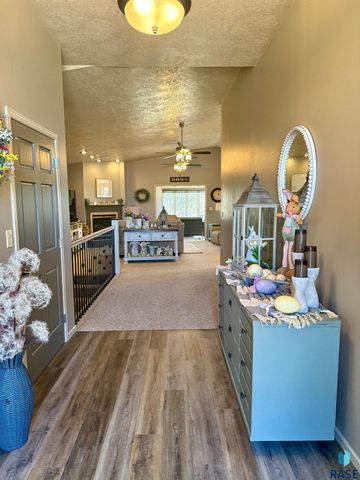 1516 Deerfield Ln Lane, Mitchell, SD 57301