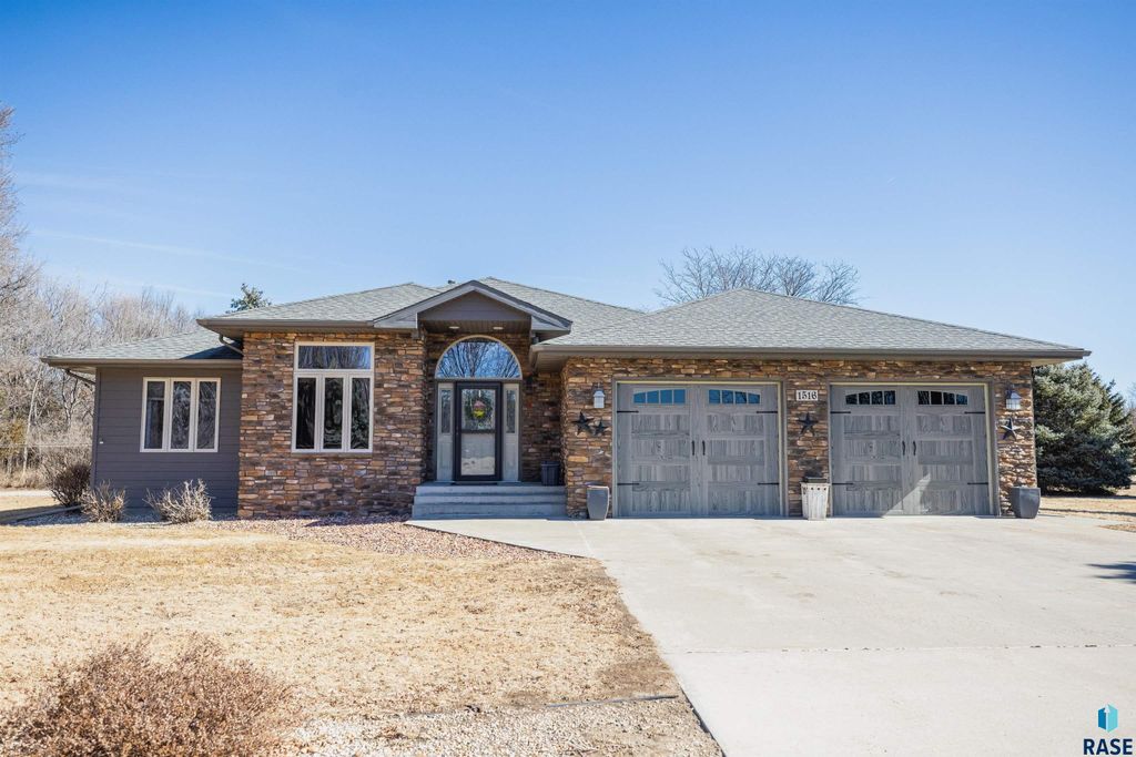 1516 Deerfield Ln Lane, Mitchell, SD 57301