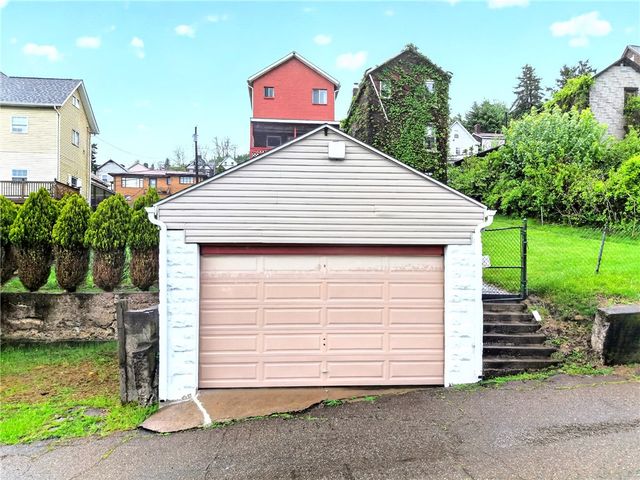 520 Stokes Ave, N Braddock, PA 15104