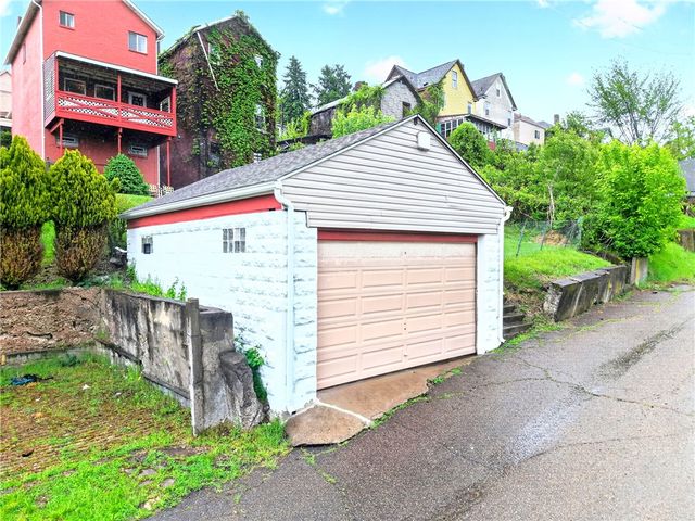 520 Stokes Ave, N Braddock, PA 15104