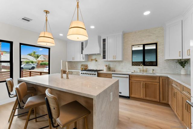 3711 29th St, San Diego, CA 92104