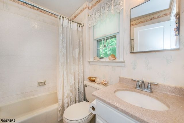 906 Maurice Ave, Rahway City, NJ 07065