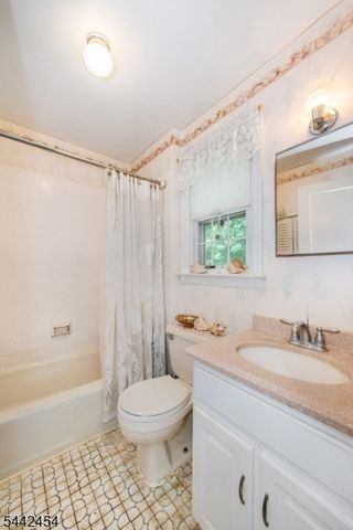 906 Maurice Ave, Rahway City, NJ 07065