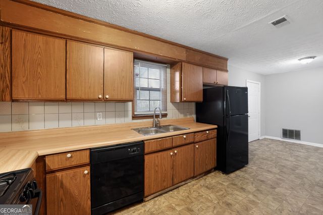 1009 Salisbury Trail, Riverdale, GA 30296