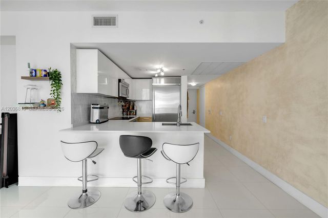 1300 Brickell Bay Dr 2411, Miami, FL 33131