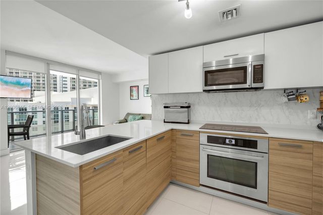 1300 Brickell Bay Dr 2411, Miami, FL 33131